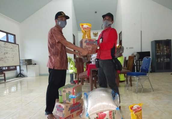PMI Kab Kendal Salurkan Bantuan Sembako Untuk Korban Banjir di Putatgede